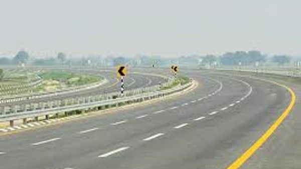 ଲୋକାର୍ପିତ ହେଲା ‘ପୂର୍ବାଞ୍ଚଳ ଏକ୍ସପ୍ରେସ': ସଡକରେ ଅବତରଣ କଲା ମୋଦୀଙ୍କ ହର୍କୁଲେସ ହେଲିକପ୍ଟର