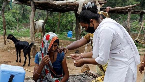 ଦେଶରେ ଆରମ୍ଭ ହେଲା 'ହର ଘର ଦସ୍ତକ' ଟୀକାକରଣ ଅଭିଯାନ, ଏହି ଜିଲ୍ଲାଗୁଡ଼ିକ ଉପରେ ଦିଆଯାଇଛି ଧ୍ୟାନ
