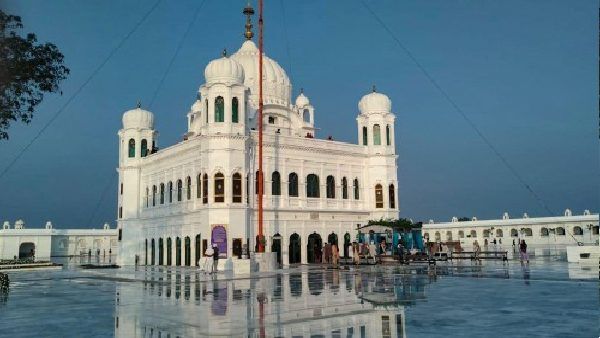 1947 ର ବିଭାଜନ ଦୁଇ ବନ୍ଧୁଙ୍କୁ କରିଥିଲା ଅଲଗା, 74 ବର୍ଷ ପରେ କରତାରପୁରରେ ହେଲା ସାକ୍ଷାତ