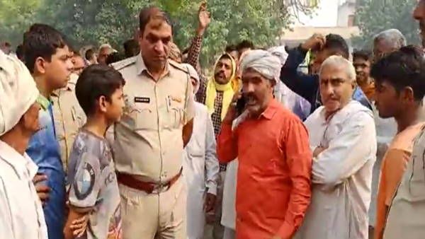 ମନ୍ଦିରରେ ପ୍ରଧାନମନ୍ତ୍ରୀ ମୋଦୀଙ୍କ ଲାଇଭ୍ କାର୍ଯ୍ୟକ୍ରମ ଦେଖୁଥିବା ବିଜେପି ନେତାଙ୍କୁ ବନ୍ଧକ କଲେ ଚାଷୀ