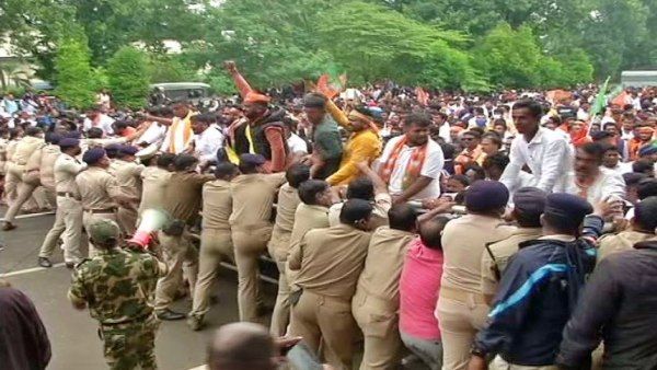 ଲୋୟର ପିଏମଜି ପାଲଟିଲା ରଣକ୍ଷେତ୍ର, ବିଜେପି କର୍ମୀ ଓ ପୋଲିସ ମଧ୍ୟରେ ଧସ୍ତାଧସ୍ତି