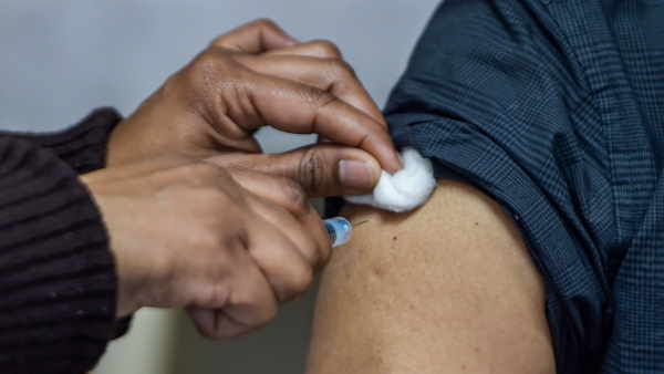 ଓମିକ୍ରନ୍ ବିରୁଦ୍ଧରେ ଆଷ୍ଟ୍ରାଜେନେକାର ବୁଷ୍ଟର୍ ଡୋଜ୍ ପ୍ରଭାବଶାଳୀ - ଅଧ୍ୟୟନରେ ଦାବି