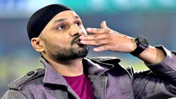 କ୍ରିକେଟ୍ ଜଗତକୁ ବାଏ ବାଏ କହିଲେ ହରଭଜନ ସିଂ, ରାଜନୀତିରେ ଆରମ୍ଭ କରି ପାରନ୍ତି ନୂଆ ଇଂନିସ୍