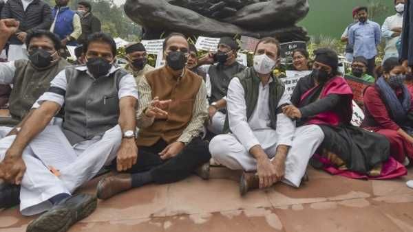 ରାଜ୍ୟସଭାର 12 ଜଣ ସାଂସଦଙ୍କ ନିଲମ୍ବନ ବିରୋଧରେ ଧାରଣାରେ ବସିଲେ ବିରୋଧୀ ଦଳ ସାଂସଦ, ସାମିଲ ହେଲେ ରାହୁଲ ଗାନ୍ଧୀ