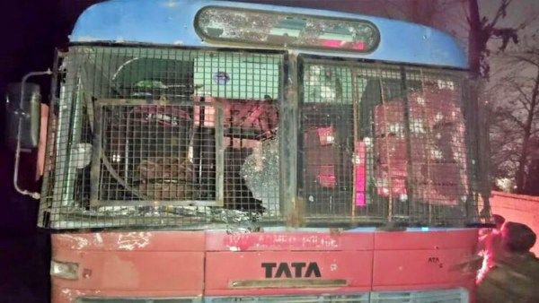 ଶ୍ରୀନଗରରେ ଆତଙ୍କୀ ଆକ୍ରମଣ, ସୁରକ୍ଷାକର୍ମୀଙ୍କ ବସ୍ ଉପରକୁ ଗୁଳିମାଡ