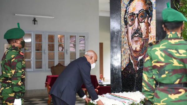 ତିନି ଦିନିଆ ଗସ୍ତରେ ବାଂଲାଦେଶରେ ପହଞ୍ଚି ପ୍ରଧାନମନ୍ତ୍ରୀ ଶେଖ ହସିନାଙ୍କୁ ଭେଟିଛନ୍ତି ରାଷ୍ଟ୍ରପତି ରାମ ନାଥ କୋବିନ୍ଦ