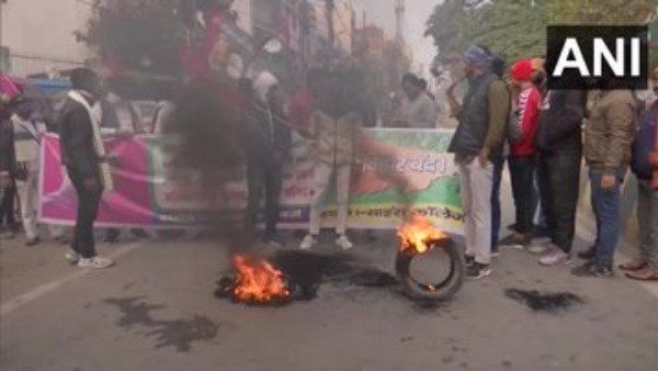 ବିହାର ବନ୍ଦ : ରେଳବାଇ ପରୀକ୍ଷାରେ ଅନିୟମିତତା ନେଇ ଛାତ୍ରଙ୍କ ରାସ୍ତା ଅବରୋଧ