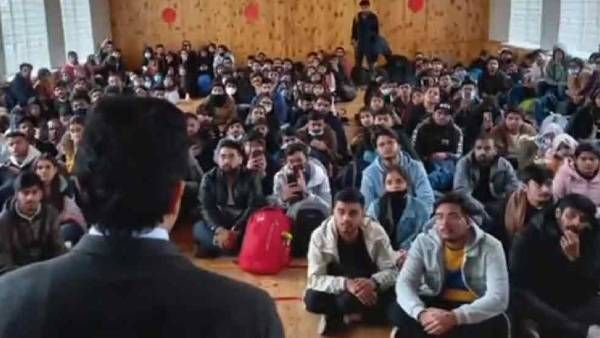 ୟୁକ୍ରେନରେ ଫସି ରହିଥିବା ଭାରତୀୟ ଛାତ୍ରମାନଙ୍କ ପାଇଁ ନୂତନ ନିର୍ଦ୍ଦେଶନାମା, ସୀମା ଅଞ୍ଚଳକୁ ନ ଯିବା ପାଇଁ କଡା ନିର୍ଦ୍ଦେଶ