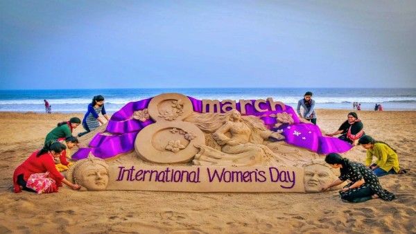 ଆଜି ଅନ୍ତର୍ଜାତୀୟ ମହିଳା ଦିବସ, ବାଲୁକା କଳାରେ ଶୁଭେଚ୍ଛା ଜଣାଇଲେ ପଦ୍ମଶ୍ରୀ ସୁଦର୍ଶନ ପଟ୍ଟନାୟକ