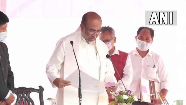 କ୍ରମାଗତ ଦ୍ୱିତୀୟ ଥର ପାଇଁ ମଣିପୁର ମୁଖ୍ୟମନ୍ତ୍ରୀ ଶପଥ ନେଲେ ଏନ୍ ବିରେନ ସିଂହ