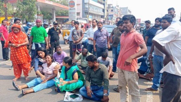 ଗଣେଶ ମଣ୍ଡପ ହାଟ ଉଚ୍ଛେଦ ଘଟଣା: ପ୍ରତିବାଦରେ ରାସ୍ତା ରୋକ୍, ପୋଲିସ-ବିକ୍ଷୋଭକାରୀ ମୁହାମୁହିଁ