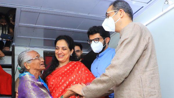 ହନୁମାନ ଚାଲିସା ବିବାଦ : କିଏ ଏହି 80 ବର୍ଷୀୟ ଚନ୍ଦ୍ରଭାଗା ସିନ୍ଦେ, ଯାହା ପାଇଁ ପ୍ରଧାନମନ୍ତ୍ରୀଙ୍କ କାର୍ଯ୍ୟକ୍ରମ ଛାଡିଲେ ଉଦ୍ଧବ