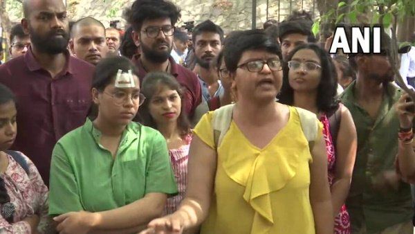 JNU ବିବାଦ : ABVP ସଦସ୍ୟଙ୍କ ବିରୋଧରେ FIR ଦାଖଲ କଲା JNUSU, ଚେତାବନୀ ଜାରି କଲା ବିଶ୍ୱବିଦ୍ୟାଳୟ