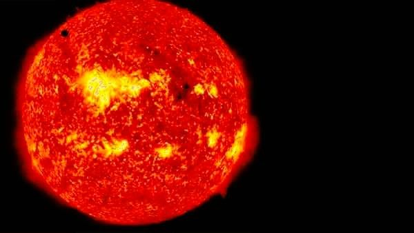 ସୂର୍ଯ୍ୟ ଏବଂ ଶୁକ୍ରର ବିରଳ ଫଟୋ ସେୟାର କଲା ନାସା