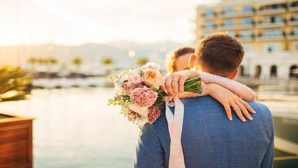 ଫୁଲମାଳ ବଦଳ ବେଳେ ରାଗିଲେ ନବବଧୂ, ଭାଙ୍ଗିଲେ ବାହାଘର