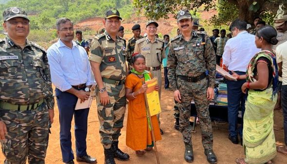 ଡିଜିପିଙ୍କ ନିକଟରେ ଆତ୍ମସର୍ମପଣ କଲେ ୫୦ ମିଲିସିଆ ମାଓବାଦୀ