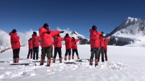 22850 ଫୁଟ୍ ଉପରେ ଯୋଗ କଲେ ଯବାନ