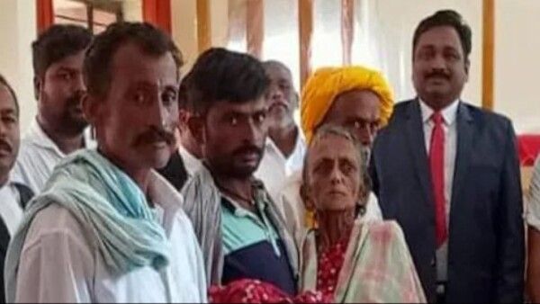 52 ବର୍ଷ ପରେ ପୁଣି ମିଶିଲା ମନ, ଏକାଠି ରହିଲେ ଦମ୍ପତ୍ତି