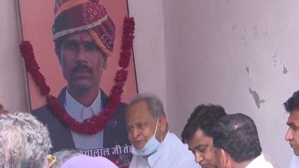 ଉଦୟପୁର ହତ୍ୟା ମାମଲା: କହ୍ନେୟାଲାଲଙ୍କ ପରିବାରକୁ ଭେଟିଲେ ମୁଖ୍ୟମନ୍ତ୍ରୀ ଗେହେଲଟ