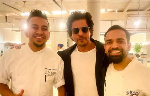 ଲଣ୍ତନରେ ଶାହାରୁଖ ଖାନ ,ପାକିସ୍ଥାନୀ ଫ୍ୟାନ୍ସ ସେୟାର କଲେ ଫଟୋ