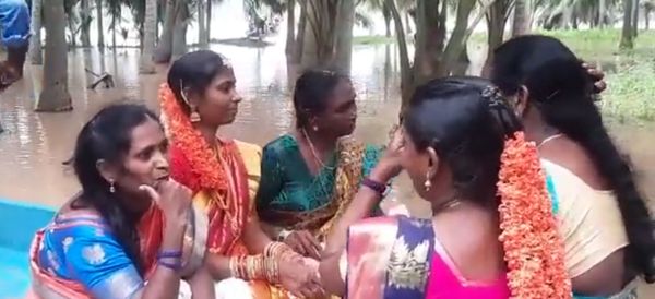 ଡଙ୍ଗାରେ ବିବାହ ବେଦୀକୁ ଗଲେ କନିଆ, ଭିଡିଓ ଭାଇରାଲ୍