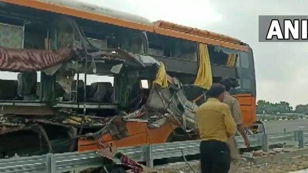 ପୁର୍ବାଞ୍ଚଳ ଏକ୍ସପ୍ରେସୱେରେ ଦୁଇଟି ଡବଲ ଡେକର ବସ୍ ଧକ୍କା, 8 ଜଣଙ୍କର ମୃତ୍ୟୁ