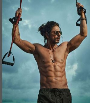 ଜାଣନ୍ତୁ ଶାହାରୁଖଙ୍କର ଫିଟନେସ ରାଜ୍ , ଫିଲ୍ମ 'ପଠାନ୍' ପାଇଁ କରିଥିଲେ କଠିନ ପରିଶ୍ରମ