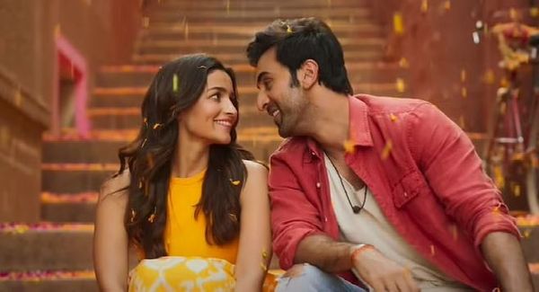 ବ୍ରହ୍ମାସ୍ତ୍ରର ପ୍ରଥମ ଗୀତରେ ରଣବୀର ଓ ଆଲିଆଙ୍କ ରୋମାନ୍ସ ,ଟ୍ରେଣ୍ତ କରୁଛି 'କେଶରିଆ'