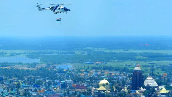 ଶ୍ରୀମନ୍ଦିର ଉପରେ ତ୍ରିରଙ୍ଗା ଉଡାଇଲା ଭାରତୀୟ ତଟରକ୍ଷୀ ବାହିନୀ ହେଲିକ୍ୟାପ୍ଟର