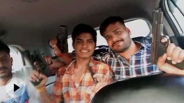 ସିଦ୍ଧୁ ମୁସେୱାଲାଙ୍କ ମୃତ୍ୟୁ ପରେ କାରରେ ମସ୍ତି କରୁଥିଲେ ସୁଟର