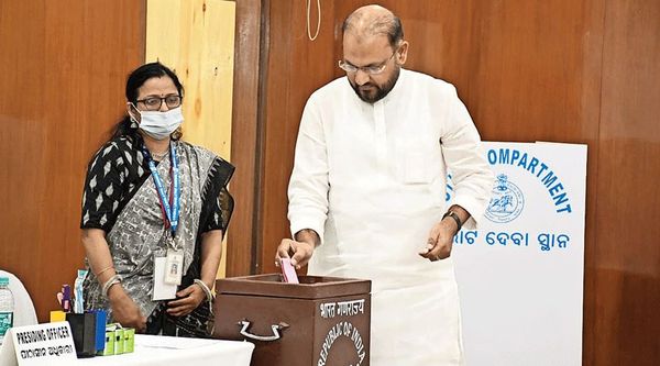 କଂଗ୍ରେସ ବିଧାୟକ ମହମ୍ମଦ ମୋକିମଙ୍କୁ କାରଣ ଦର୍ଶାଅ ନୋଟିସ୍