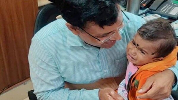 ରେଲୱେ ଚାକିରୀ ପାଇଲା 10 ମାସର ଶିଶୁକନ୍ୟା