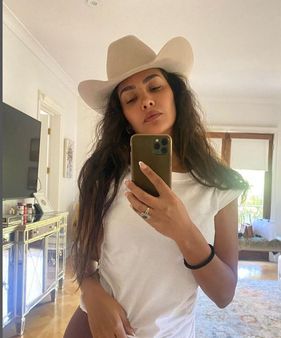 ସୋସିଆଲ ମିଡିଆରେ ଭିଡିଓ ପୋଷ୍ଟ କରି ଟ୍ରୋଲ ହେଲେ ଇଶା ଗୁପ୍ତା ,ବୋଲ୍ଡ ଅନ୍ଦାଜରେ ନଜର ଆସିଲେ