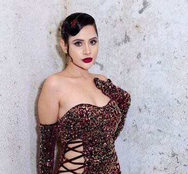 ଉର୍ଫି ଜାବେଦଙ୍କର ଟପଲେସ୍ ଫଟୋସୁଟ୍ , ସୋସିଆଲ ମିଡିଆରେ ହେଲା ଭାଇରାଲ