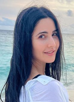 ମା' ହେବେ କ୍ୟାଟ୍ରିନା ! କ୍ଲିନିକ୍‌ ବାହାରେ ଆସିଲେ ନଜର