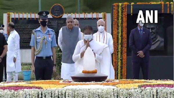 ଅଟଳ ବିହାରୀ ବାଜପେୟୀଙ୍କ ପୂଣ୍ୟତିଥିରେ ଶ୍ରଦ୍ଧାଞ୍ଜଳି ଅର୍ପଣ କଲେ ରାଷ୍ଚ୍ରପତି ଓ ପ୍ରଧାନମନ୍ତ୍ରୀ