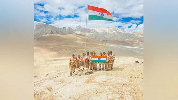 ହର ଘର ତ୍ରିରଙ୍ଗା: ଭାରତ-ଚୀନ୍ ସୀମାରେ ତ୍ରିରଙ୍ଗା ଉଡାଇଲେ ଆଇଟିବିପି ଯବାନ