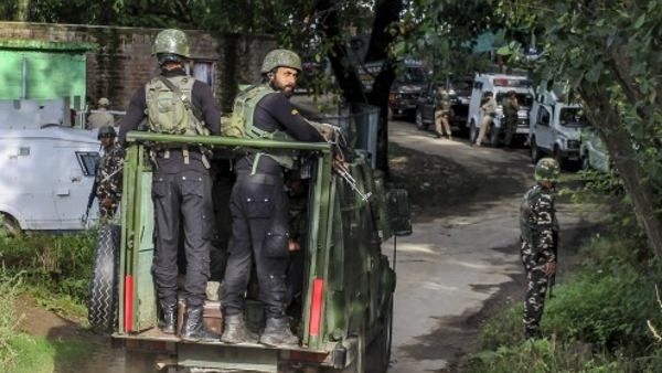 ଅନନ୍ତନାଗରେ ନାକା ପାର୍ଟି ଉପରେ ଆକ୍ରମଣ କଲେ ଆତଙ୍କବାଦୀ, ଯବାନ ଆହତ