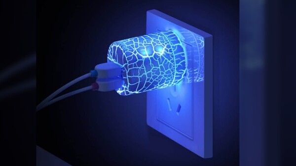 ମୋବାଇଲ୍ ଚାର୍ଜରରେ ସ୍ପାଏ କ୍ୟାମେରା, ମହିଳା ବନ୍ଧୁଙ୍କୁ ବ୍ଲାକମେଲ କରି ଥାନାରେ ଯୁବକ