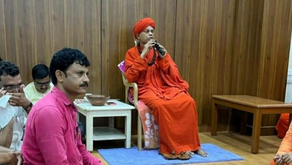 ମଠକୁ ଫେରିଲେ ଦୁଷ୍କର୍ମ ଅଭିଯୁକ୍ତ ମହନ୍ତ, ସ୍ଥାନୀୟ ଅଞ୍ଚଳରେ ଉତ୍ତେଜନା