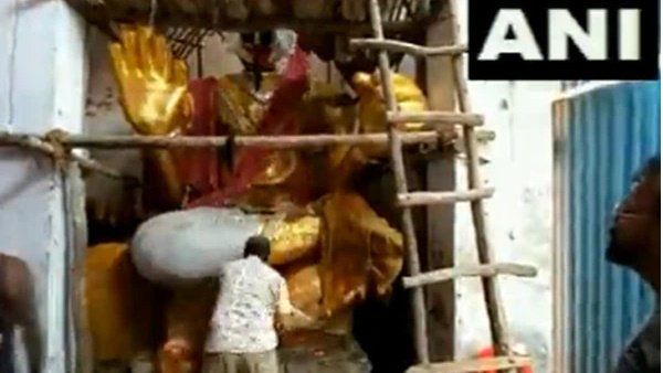 ଉତ୍ତରପ୍ରଦେଶ: ଆକର୍ଷଣ ପାଲଟିଛି 18 ଫୁଟର ସ୍ବର୍ଣ୍ଣ ଗଣେଶ