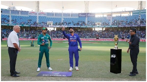 ଏସିଆ କପ: ଟସ୍ ଜିତିଲା ପାକିସ୍ତାନ, ପ୍ରଥମେ ବ୍ୟାଟିଂ କରିବ ଭାରତ; ଦେଖନ୍ତୁ, ଦୁଇ ଦଳର ଚୁଡାନ୍ତ ଏକାଦଶ