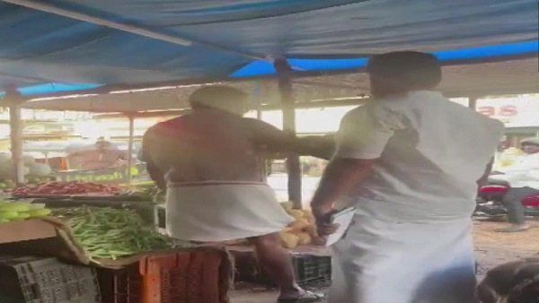 ଭାରତ ଯୋଡୋ ଯାତ୍ରା ନାଁରେ ପରିବା ବିକାଳୀ ଠାରୁ ଚାନ୍ଦା ଆଦାୟ କରି ତିନି କଂଗ୍ରେସ କର୍ମୀ ନିଲମ୍ବିତ