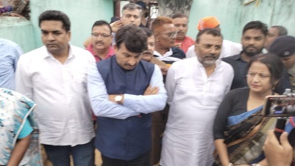 ଦେଓଗର ବିମାନ ବନ୍ଦରର ସୁରକ୍ଷା ପ୍ରସଙ୍ଗ : ବିଜେପି ସାଂସଦ ନିଶିକାନ୍ତ ଦୁବେ, ମନୋଜ ତିୱାରୀଙ୍କ ସମେତ 9 ଜଣଙ୍କ ନାଁରେ ମାମଲା