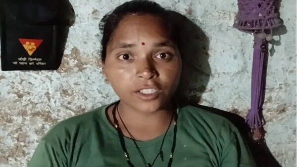 ମହିଳାଙ୍କ ସାହସିକତା , କେନାଲରେ ପଶି ଯୁବକଙ୍କୁ କଲେ ଉଦ୍ଧାର