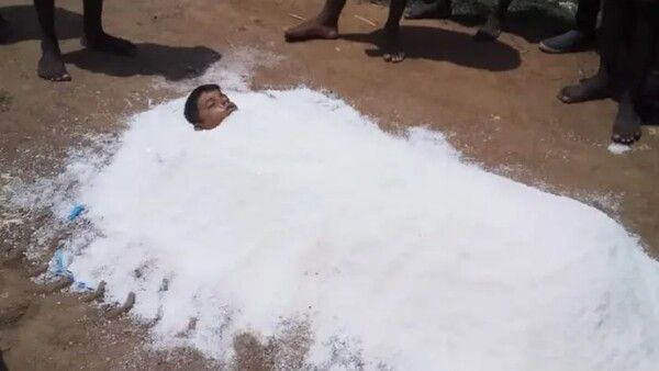 ଅନ୍ଧ ବିଶ୍ବାସ !ମୃତ ପୁଅ ଜୀବିତ କରିବା ପାଇଁ ଲୁଣଗଦାରେ ଶୁଆଇଲେ ପରିବାର