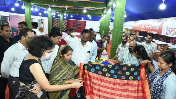 ଜାତୀୟ ସ୍ତରୀୟ ହସ୍ତତନ୍ତ ମେଳା ୨୦୨୨: ପ୍ରଦର୍ଶିତ ହେଉଛି ସୁନାମଧନ୍ୟ ବସ୍ତ୍ର ଓ ପରିଧାନ