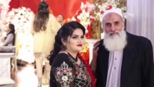 ମଧ୍ୟମ ବୟସରେ ବିବାହ କରି ଚର୍ଚ୍ଚାରେ ଦମ୍ପତି , ପଢନ୍ତୁ