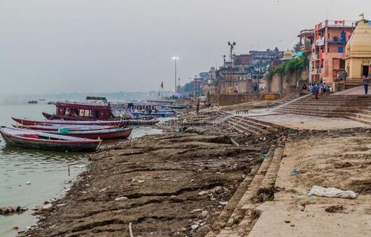 ବାରାଣାସୀ ଗଙ୍ଗା ଘାଟରେ ଜମିଛି ମାଟିର ବଳୟ, ପିତୃ ପୁରୁଷ ଶ୍ରାଦ୍ଧ ନେଇ ବଢିଲା ଚିନ୍ତା