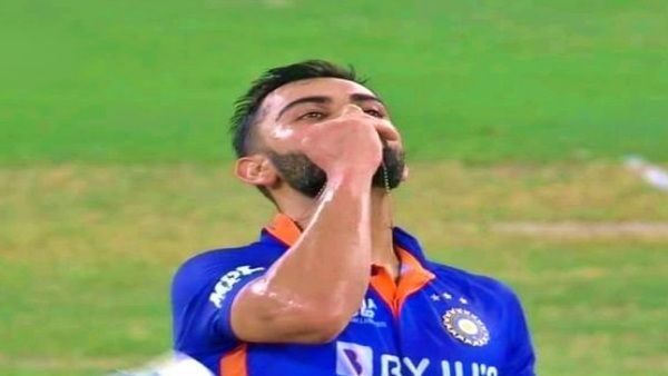 ଏସିଆ କପ୍: 71 ତମ ଶତକକୁ ପତ୍ନୀ ଓ ଝିଅଙ୍କୁ ଉତ୍ସର୍ଗ କଲେ ବିରାଟ କୋହଲି